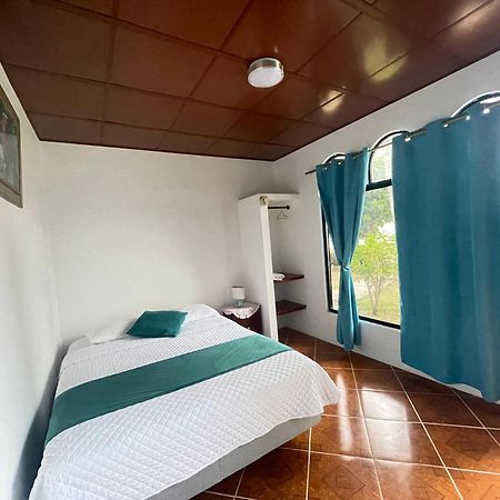 Hostal Muro De Las Lagrimas With High Speed Internet Starlink Puerto Villamil Ngoại thất bức ảnh