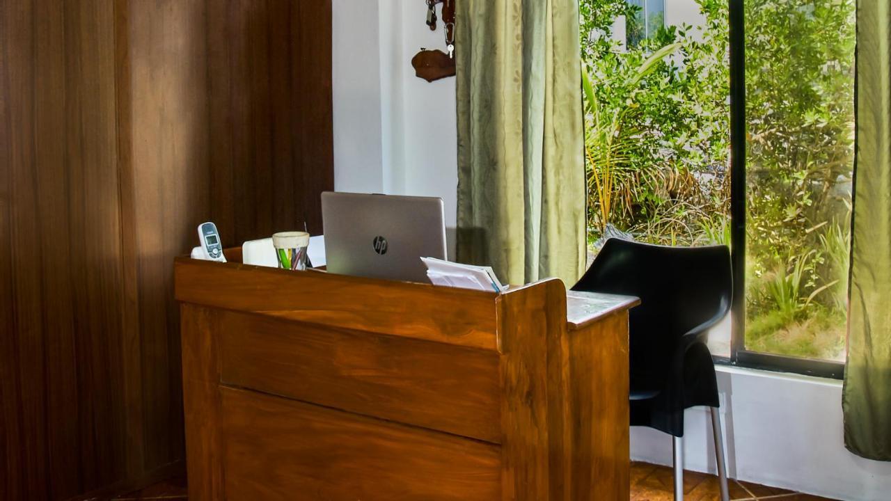 Hostal Muro De Las Lagrimas With High Speed Internet Starlink Puerto Villamil Ngoại thất bức ảnh
