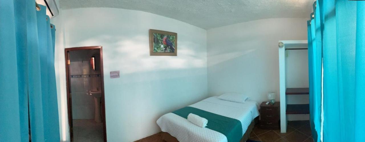Hostal Muro De Las Lagrimas With High Speed Internet Starlink Puerto Villamil Ngoại thất bức ảnh