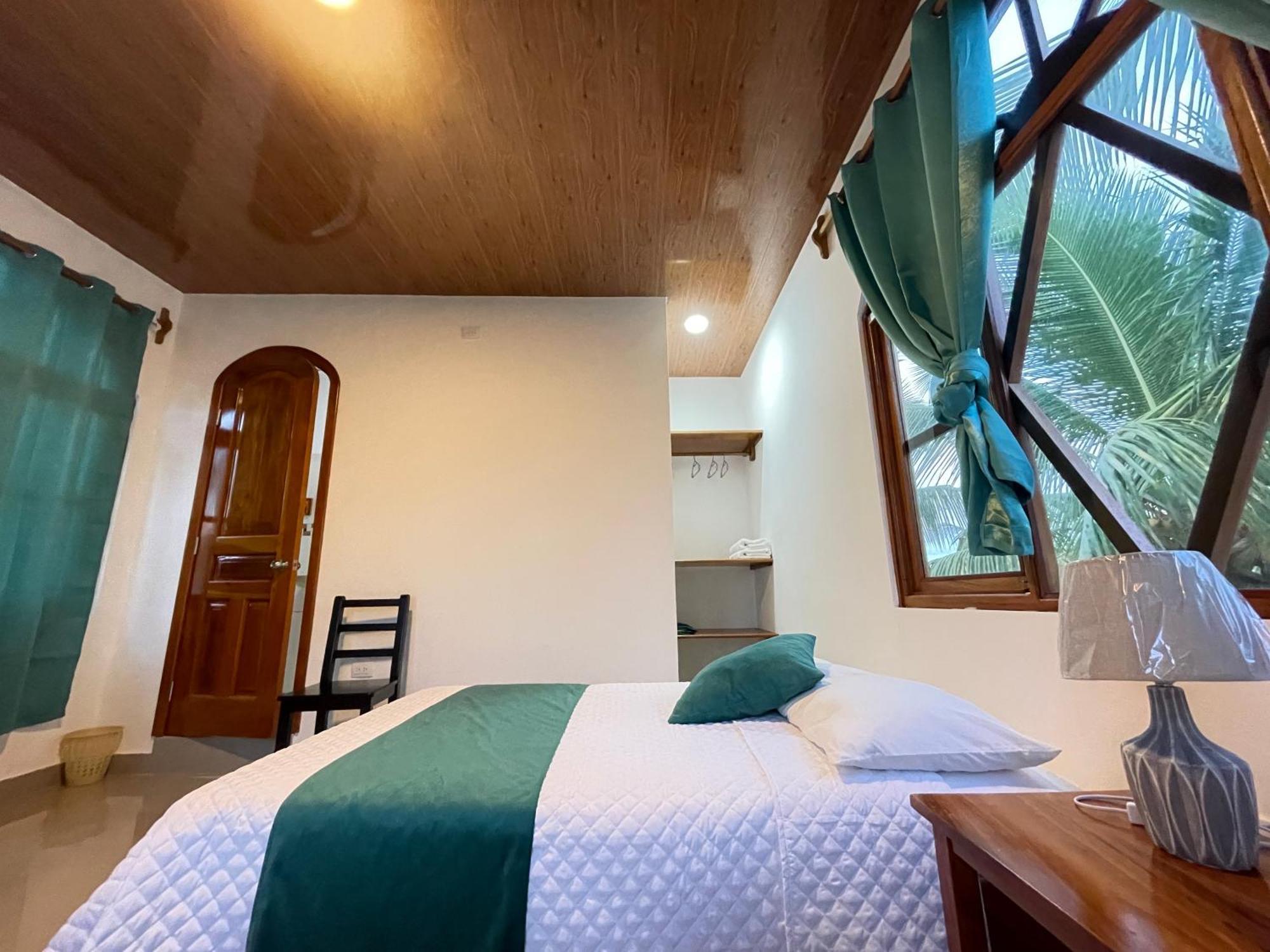 Hostal Muro De Las Lagrimas With High Speed Internet Starlink Puerto Villamil Ngoại thất bức ảnh