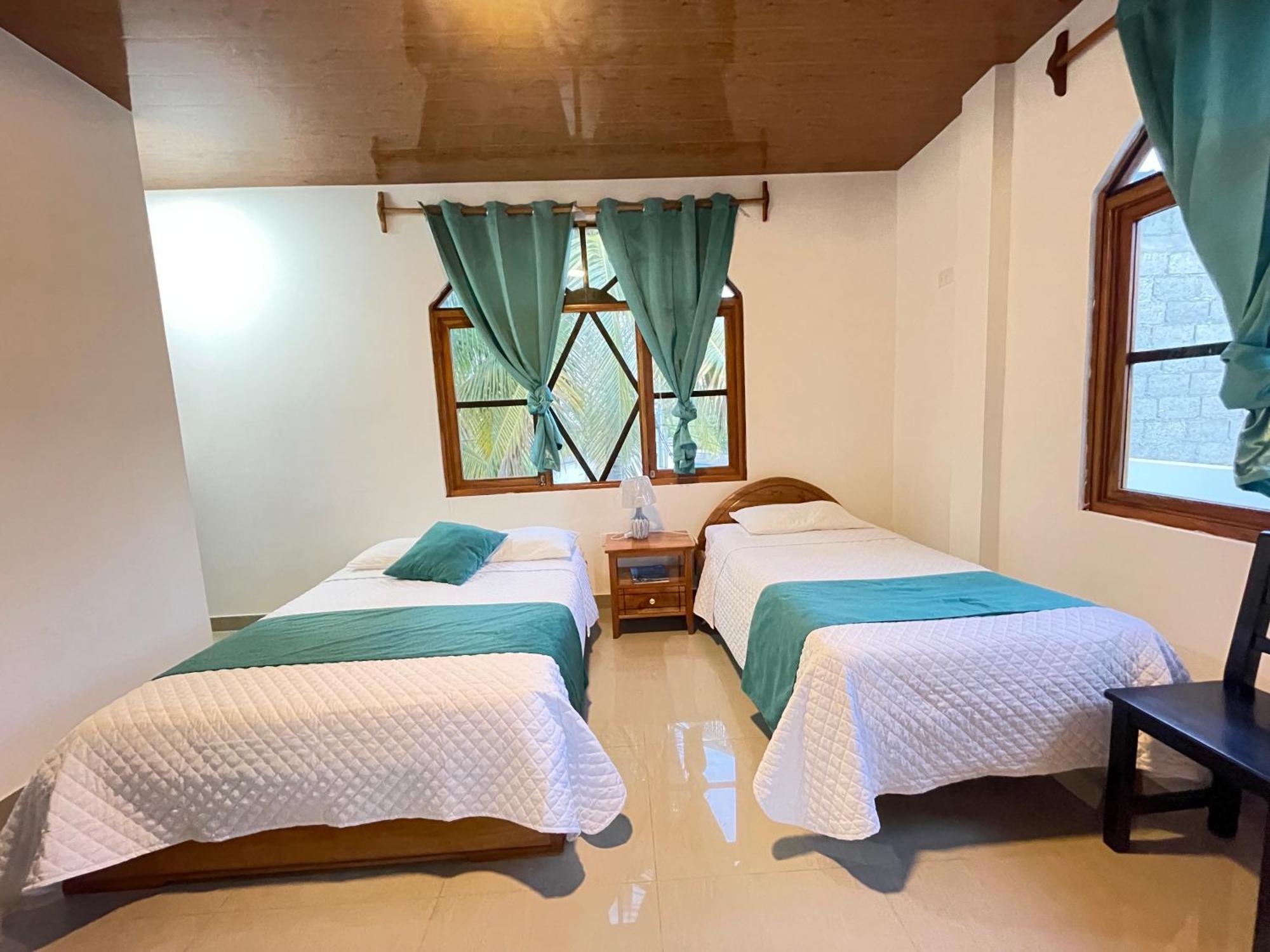 Hostal Muro De Las Lagrimas With High Speed Internet Starlink Puerto Villamil Ngoại thất bức ảnh