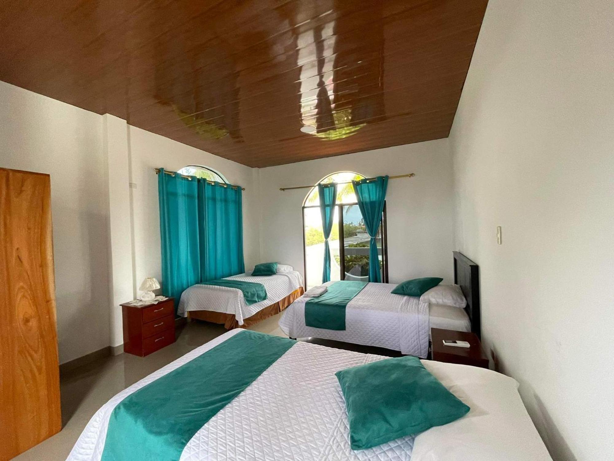 Hostal Muro De Las Lagrimas With High Speed Internet Starlink Puerto Villamil Ngoại thất bức ảnh